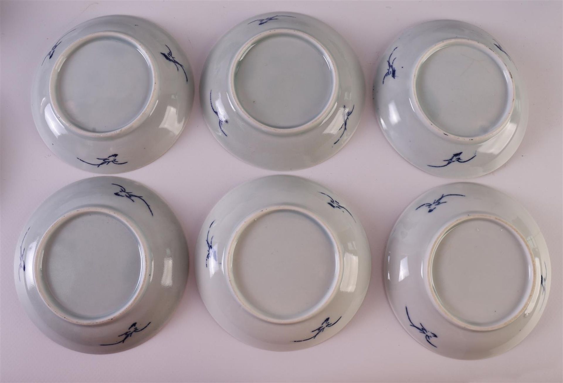 Twelve blue/white porcelain cups and saucers, China, late 19th century. Blue underglaze floral - Bild 3 aus 20