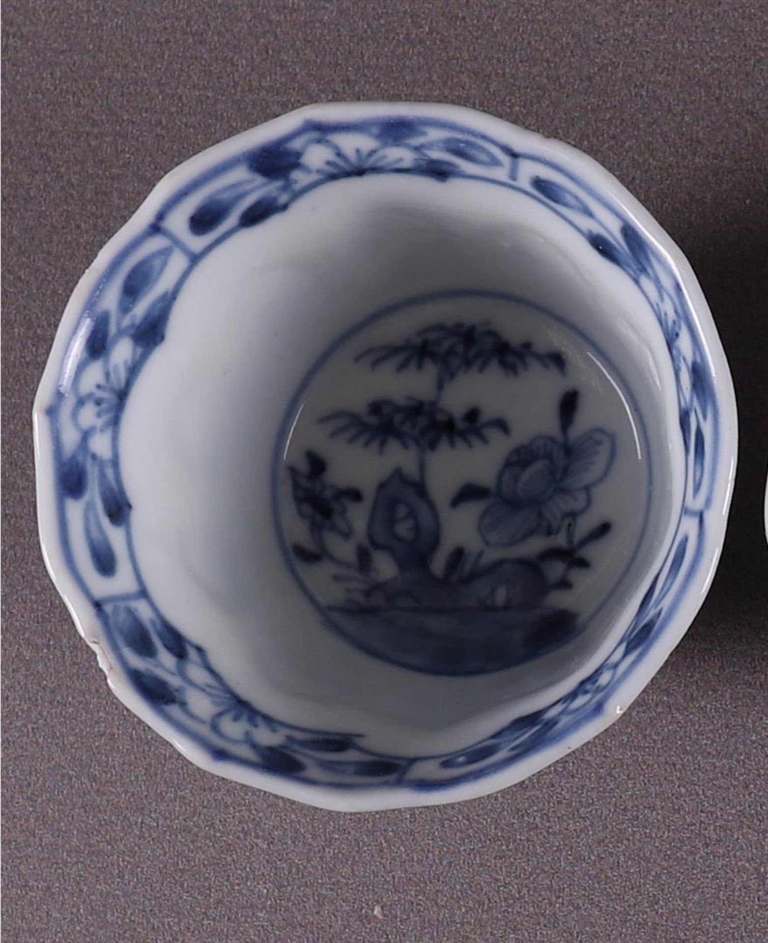 Three blue/white porcelain cups and saucers, China, Kangxi, around 1700. Blue underglaze - Image 12 of 12