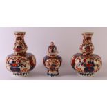 A set of earthenware Imari-style gourd vases and lidded vase, Holland, Jan Heinen Spakenburg, 2nd