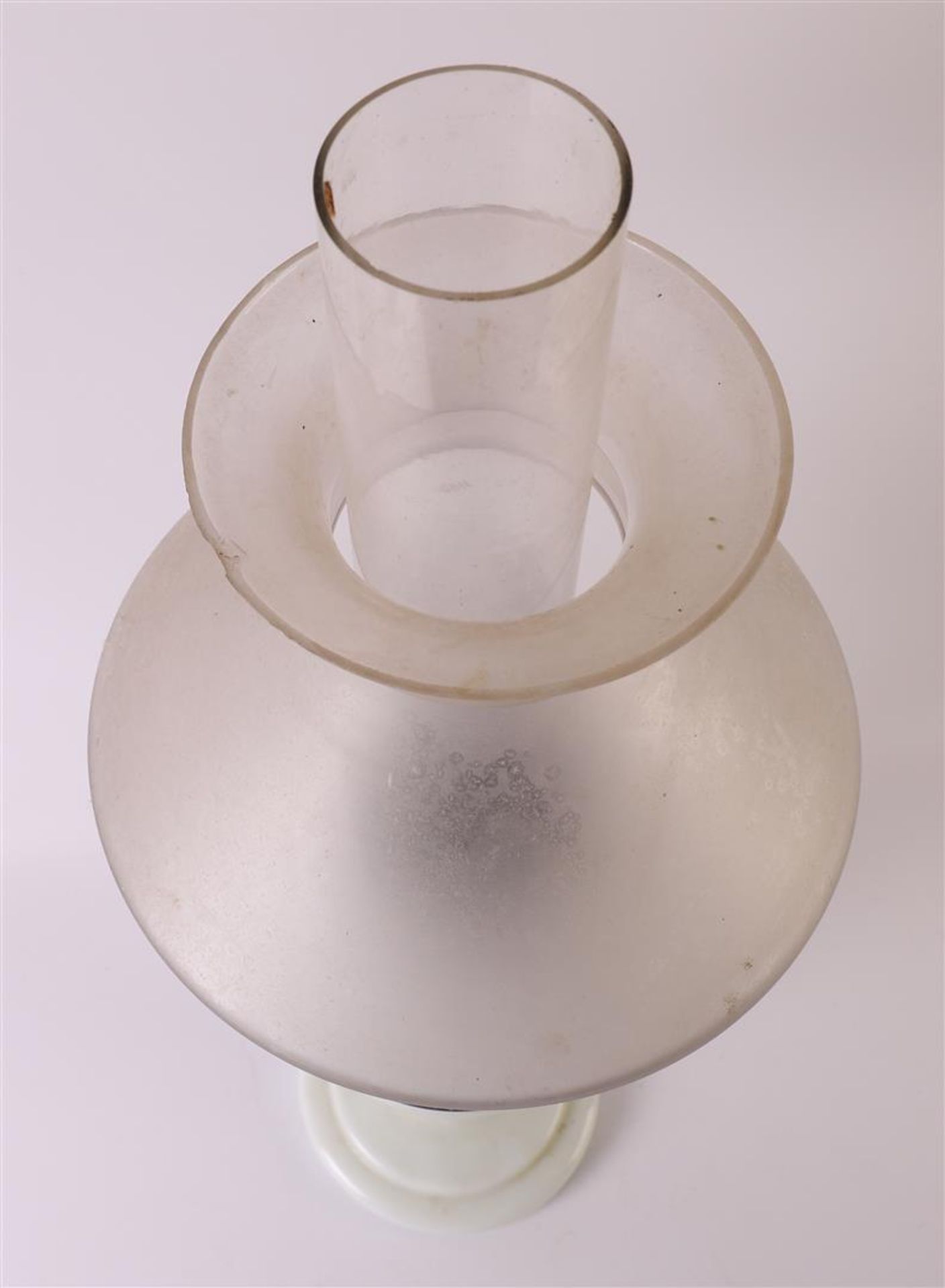 A white opaline glass standing table lamp, late 19th century, h 68 cm. - Bild 3 aus 3