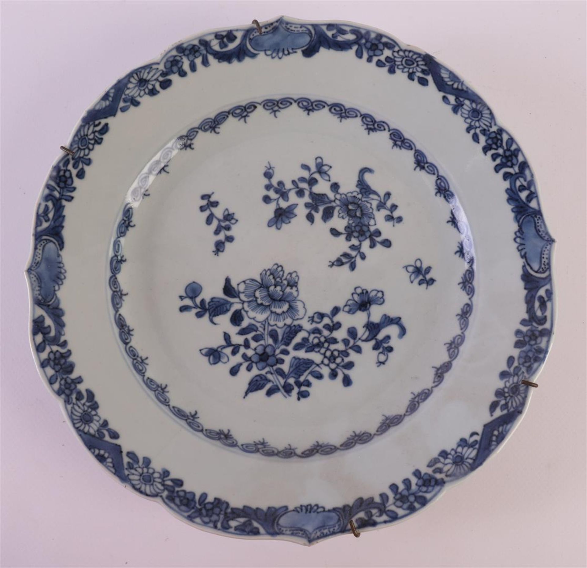 Four blue/white porcelain contoured plates, China, Qianlong (1736-1795). Blue underglaze floral - Image 10 of 12