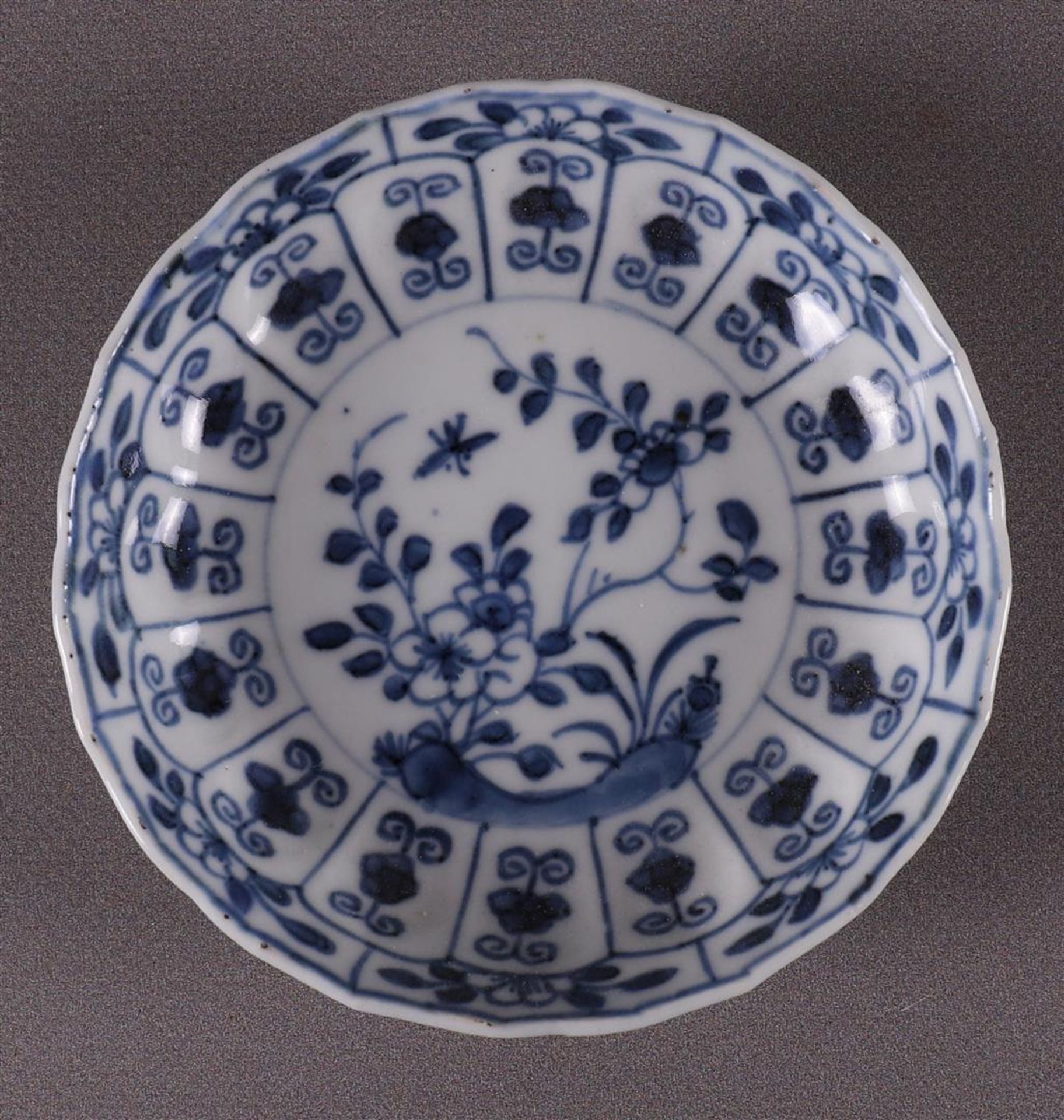 Three blue/white porcelain cups and saucers, China, Kangxi, around 1700. Blue underglaze - Image 2 of 12