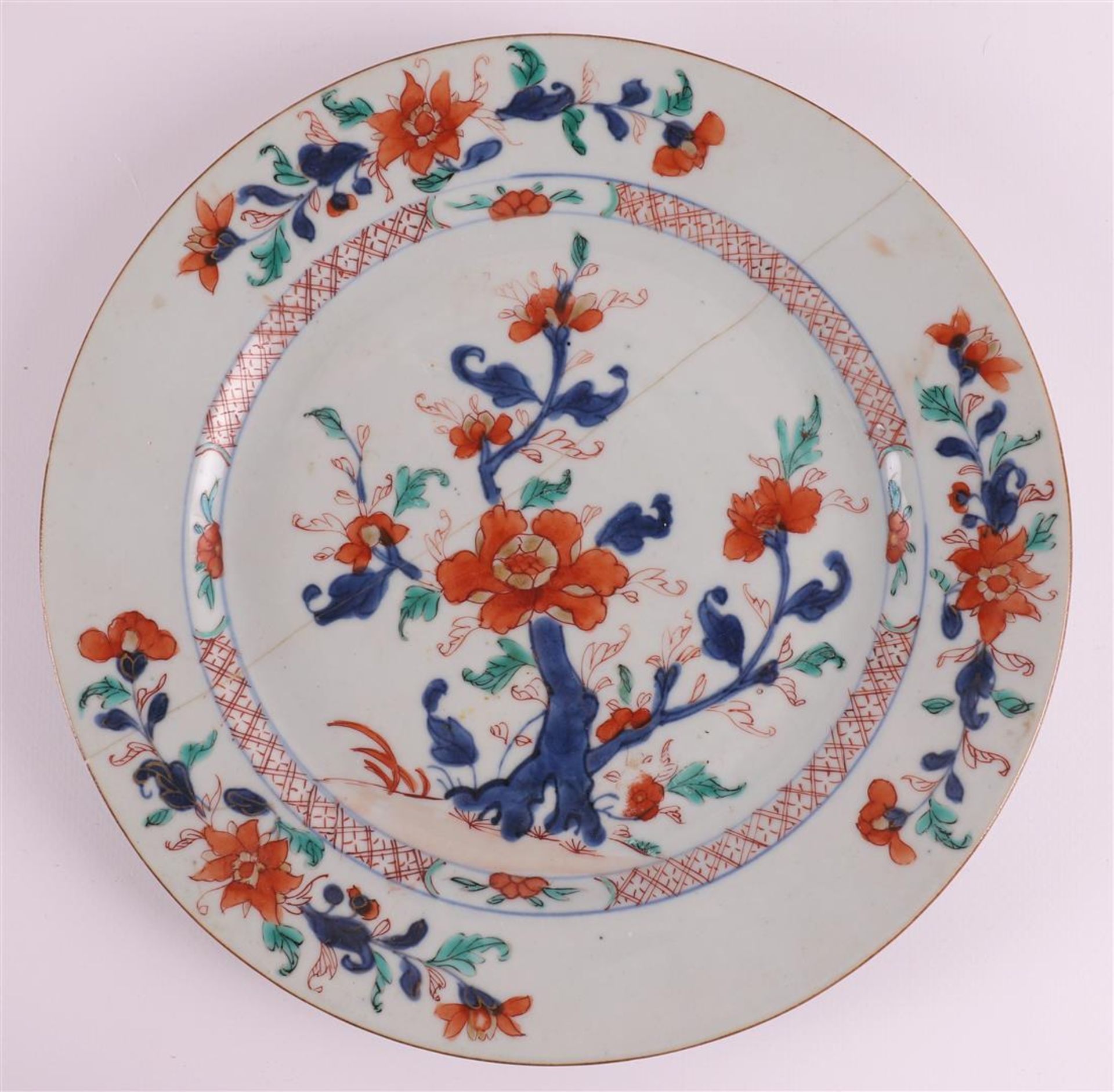 A lot of various Chinese porcelain, including Chinese Imari, China, 18th century, to. 7x. (Damages) - Image 4 of 13