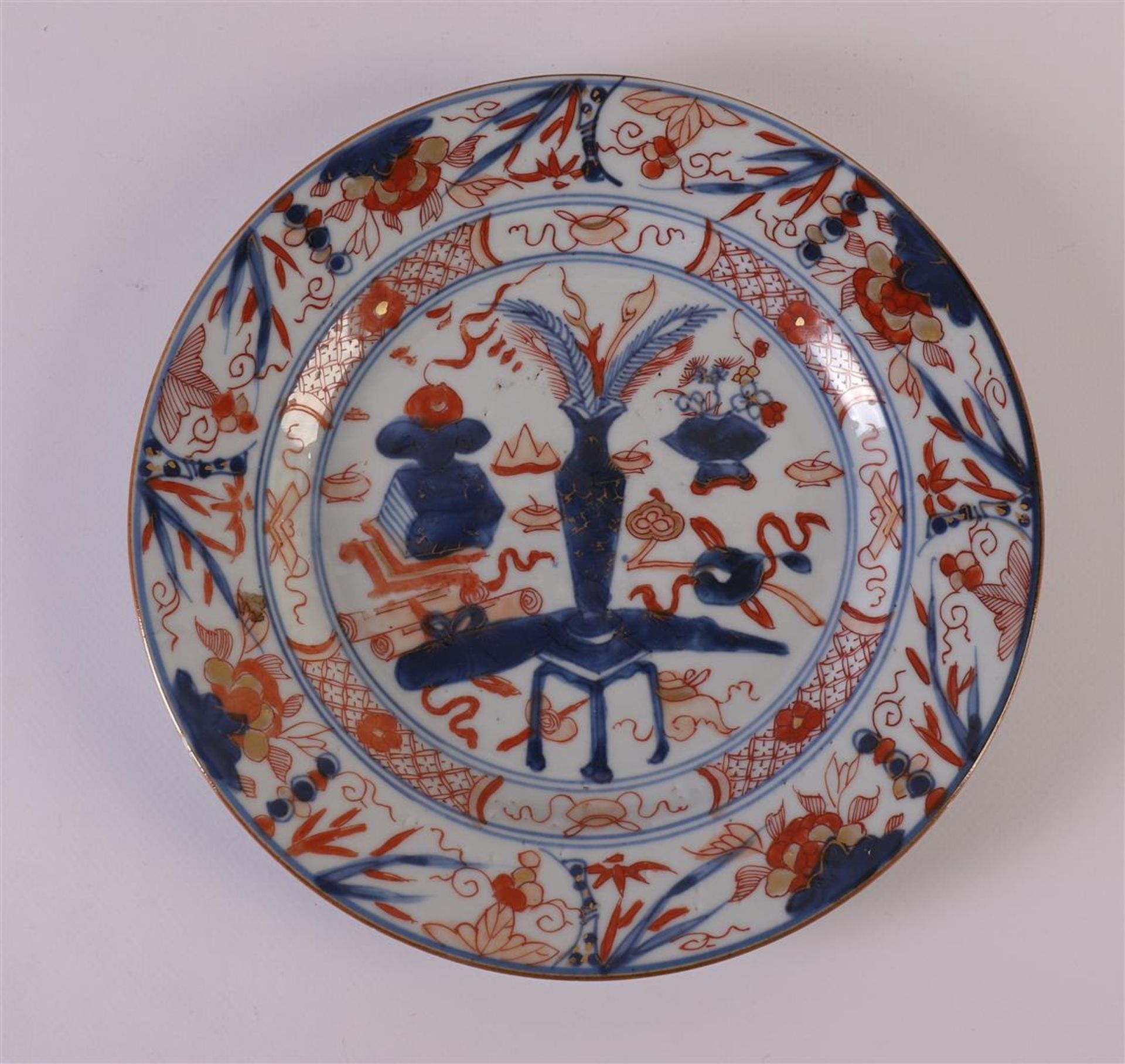 A series of four porcelain Chinese Imari plates, China, Kangxi, around 1700. Blue/red, partly gold - Bild 2 aus 17