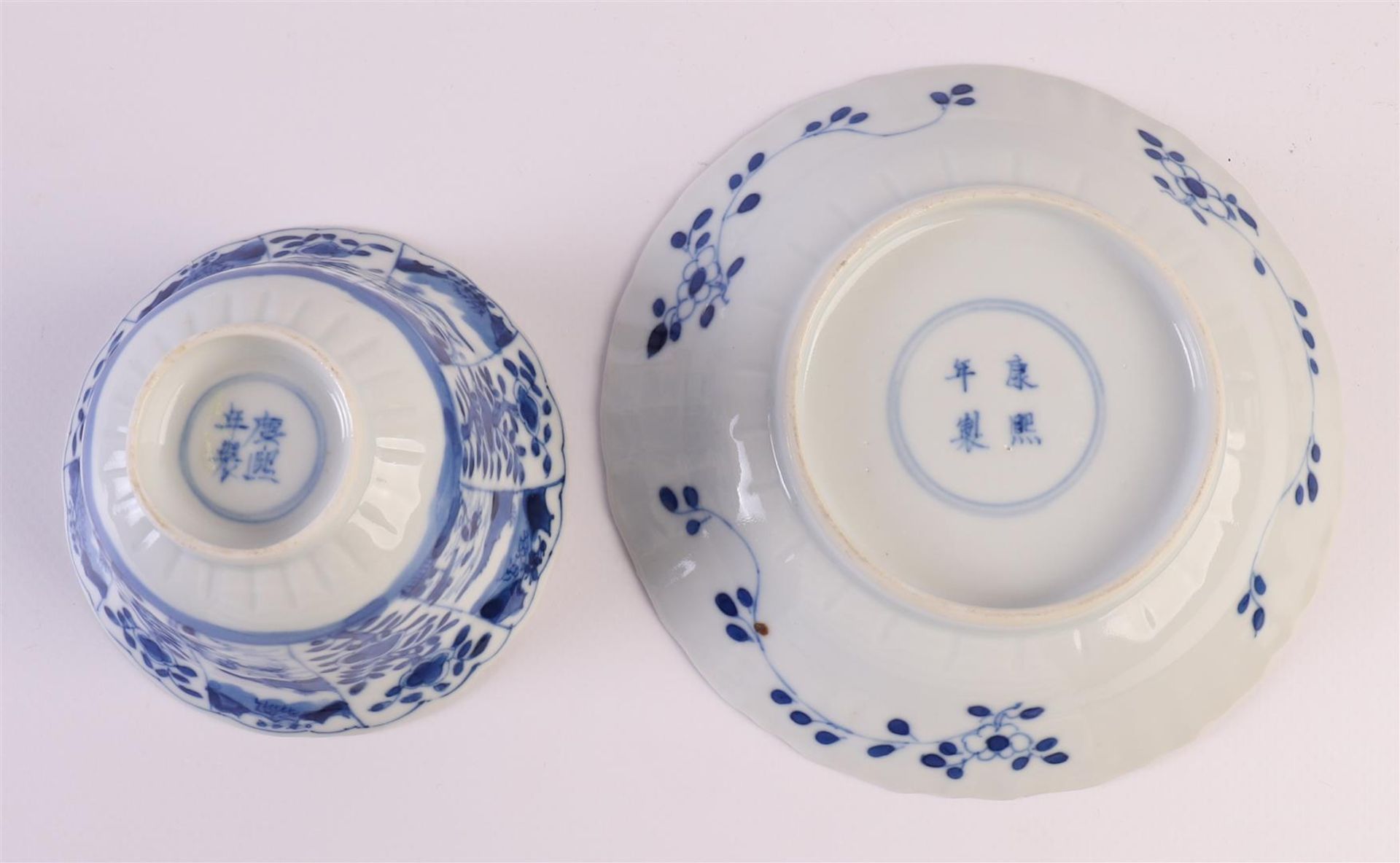 A lot of blue/white porcelain cups and saucers, China, Kangxi/Qianlong, 18th century, to. 13x. - Image 17 of 23