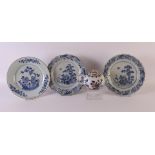 A pair of contoured blue/white porcelain plates, China, Qianlong, 2nd half 18th century. Blue