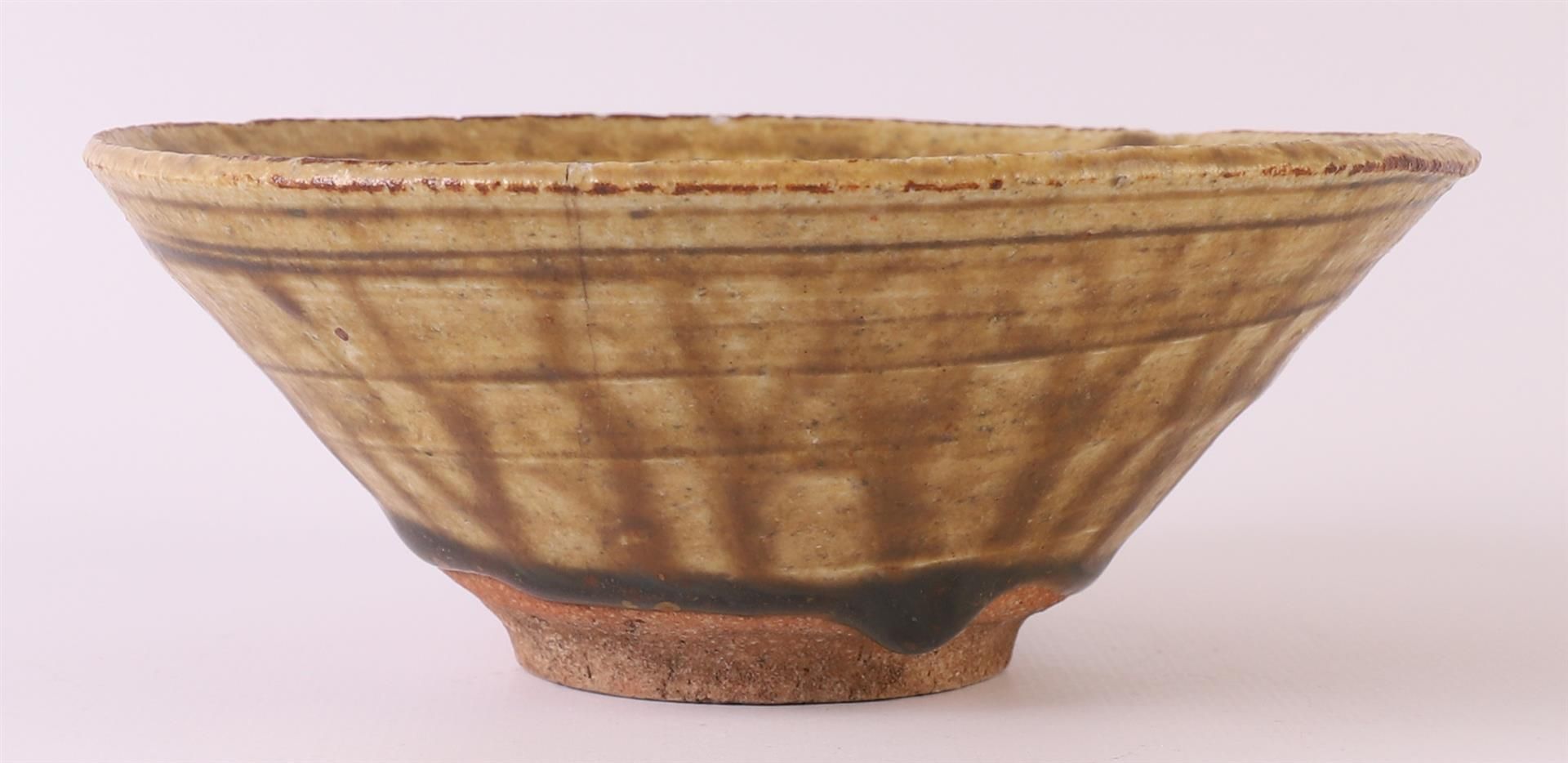 A brown glazed earthenware conical Temmoku bowl, China, Song dynasty 12th century, h 5 x Ø 13.5 - Image 5 of 8