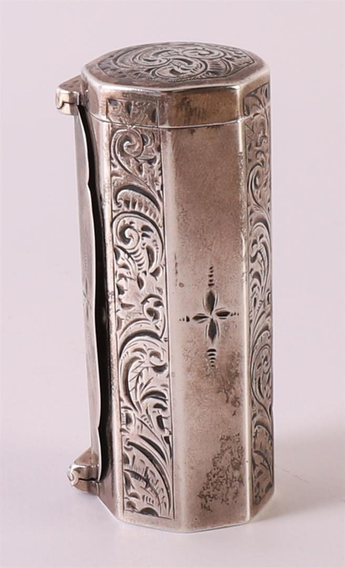 A second grade 835/1000 silver nutmeg grater, Holland 19th century. Master's mark: J.G. Koen (844- - Image 3 of 7