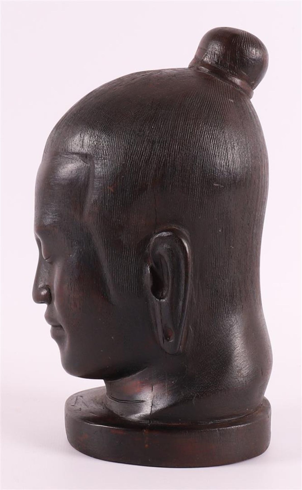A carved wooden head of Buddha, 20th century, h 22 cm. - Image 2 of 4