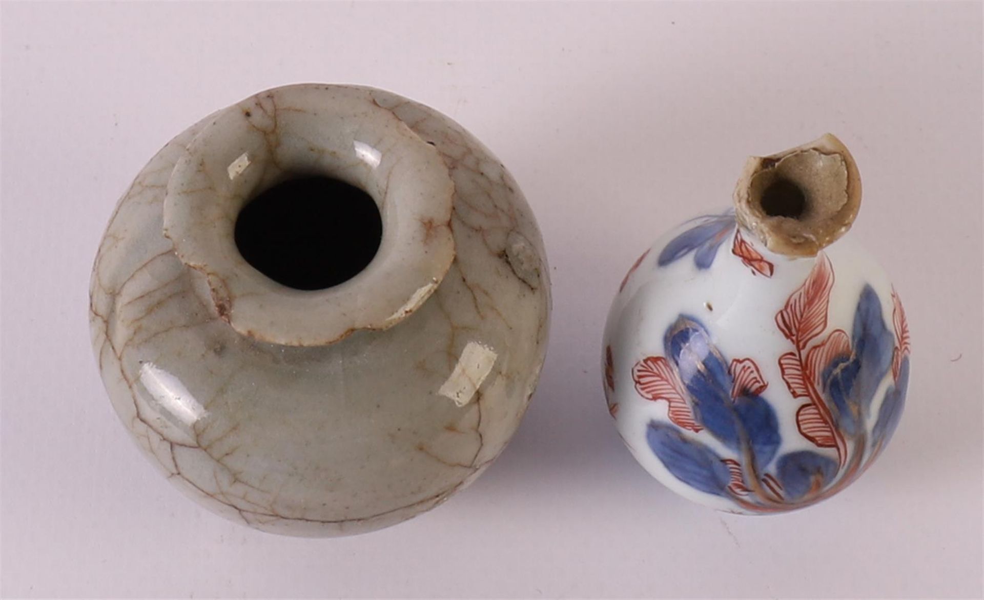 A lot of various etagère porcelain, including Imari and rouge de fer cups, China, including 18th - Bild 13 aus 14