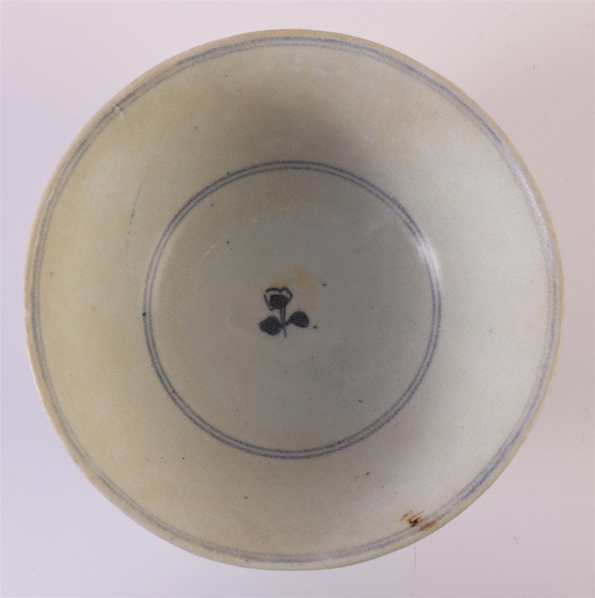 A blue/white porcelain bowl on stand ring, China, Diana Cargo, around 1800. Blue underglaze decor of - Bild 5 aus 6