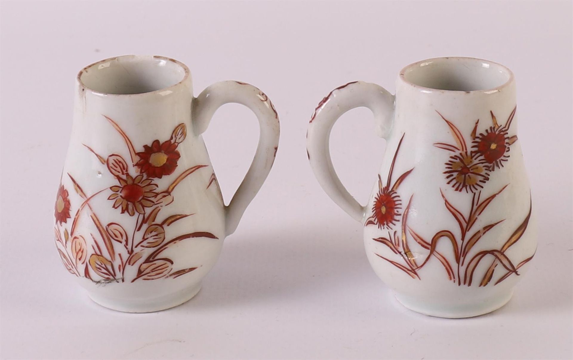 A lot of various etagère porcelain, including Imari and rouge de fer cups, China, including 18th - Bild 9 aus 14