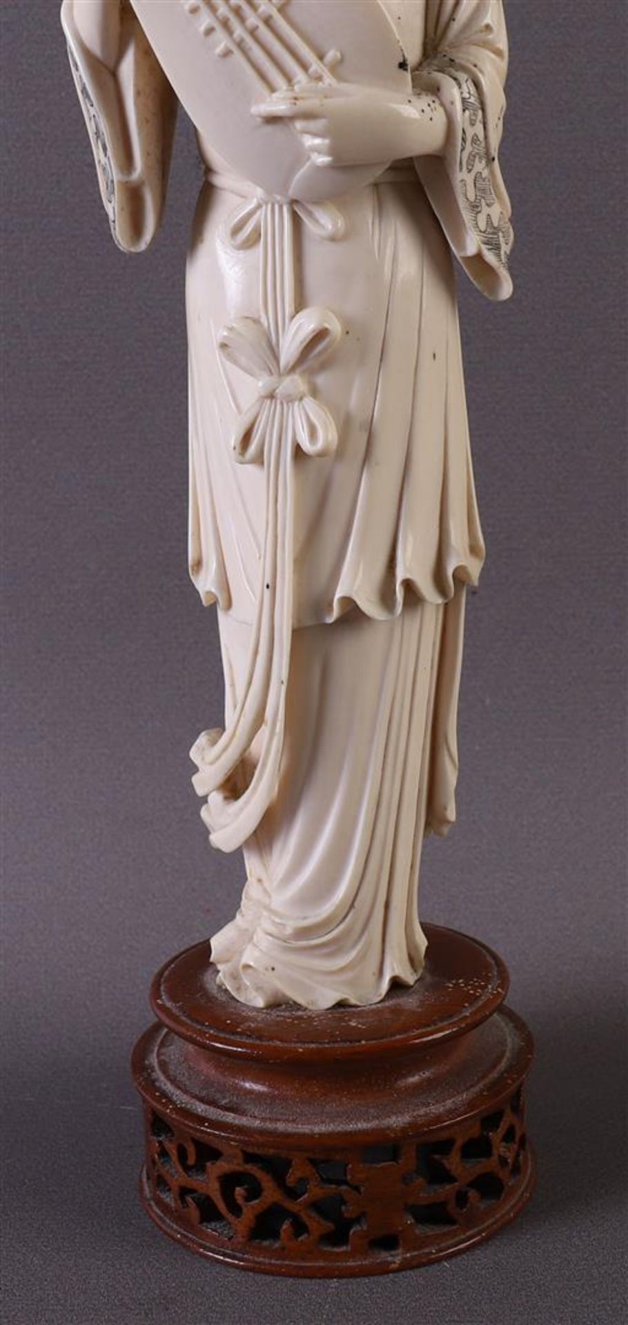 A carved ivory Guanyin, so-called immortal 'He / Please note: This lot contains ivory and is - Image 6 of 8