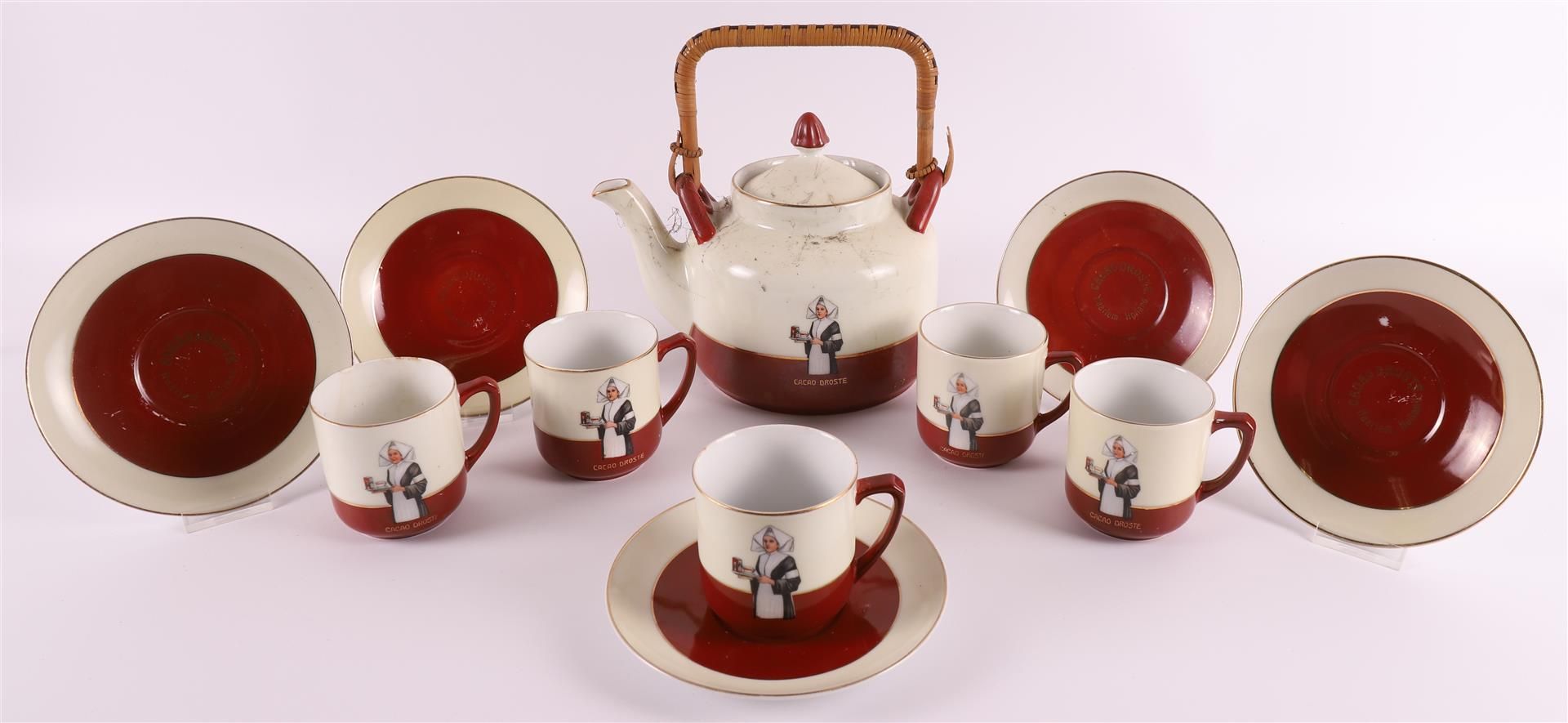 A porcelain Droste cacao chocolate kettle with five cups and saucers, ca. 1930. Commissioned by