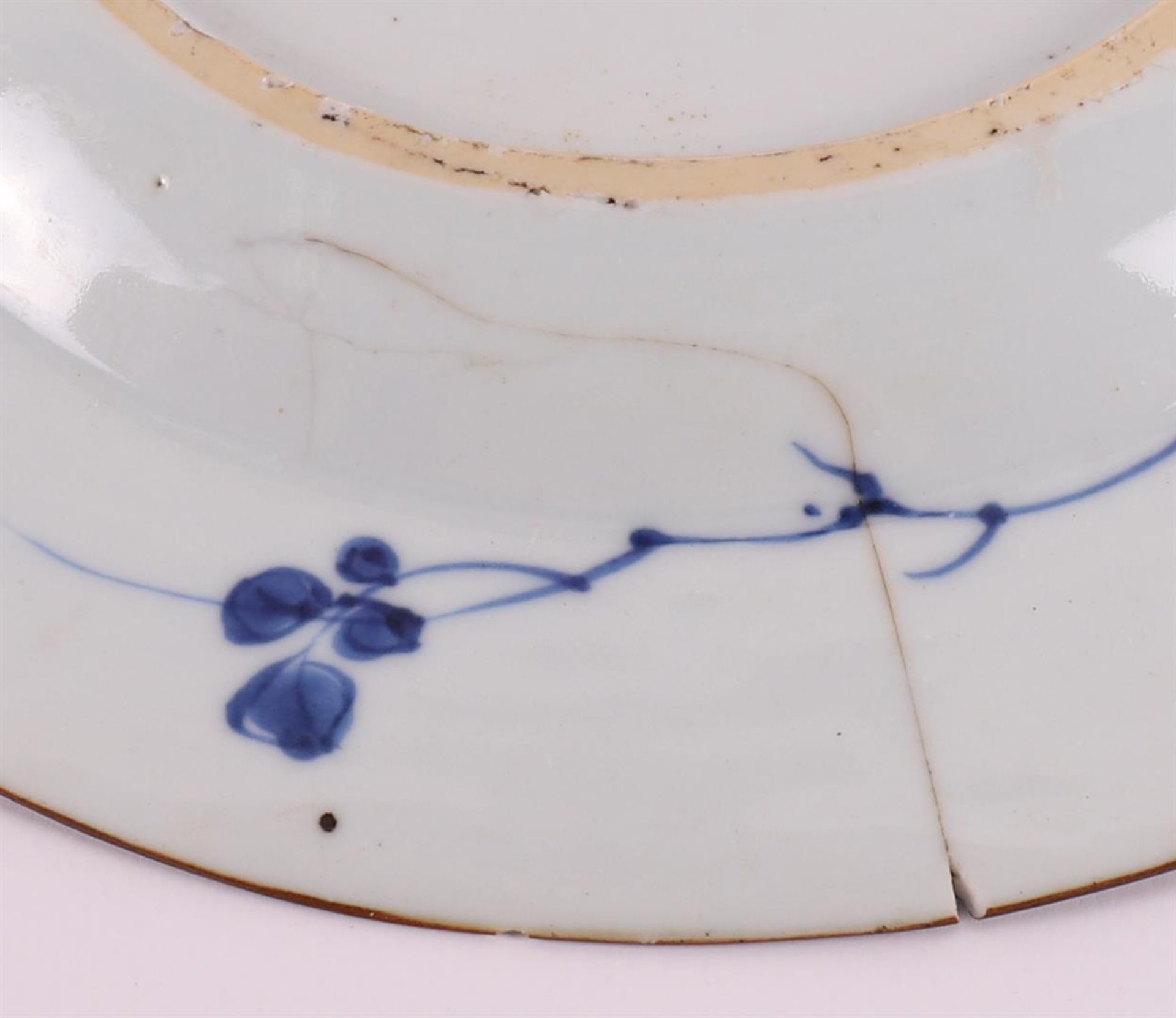 Three various blue/white porcelain plates, China, Qianlong 18th century. Blue underglaze floral - Image 8 of 8