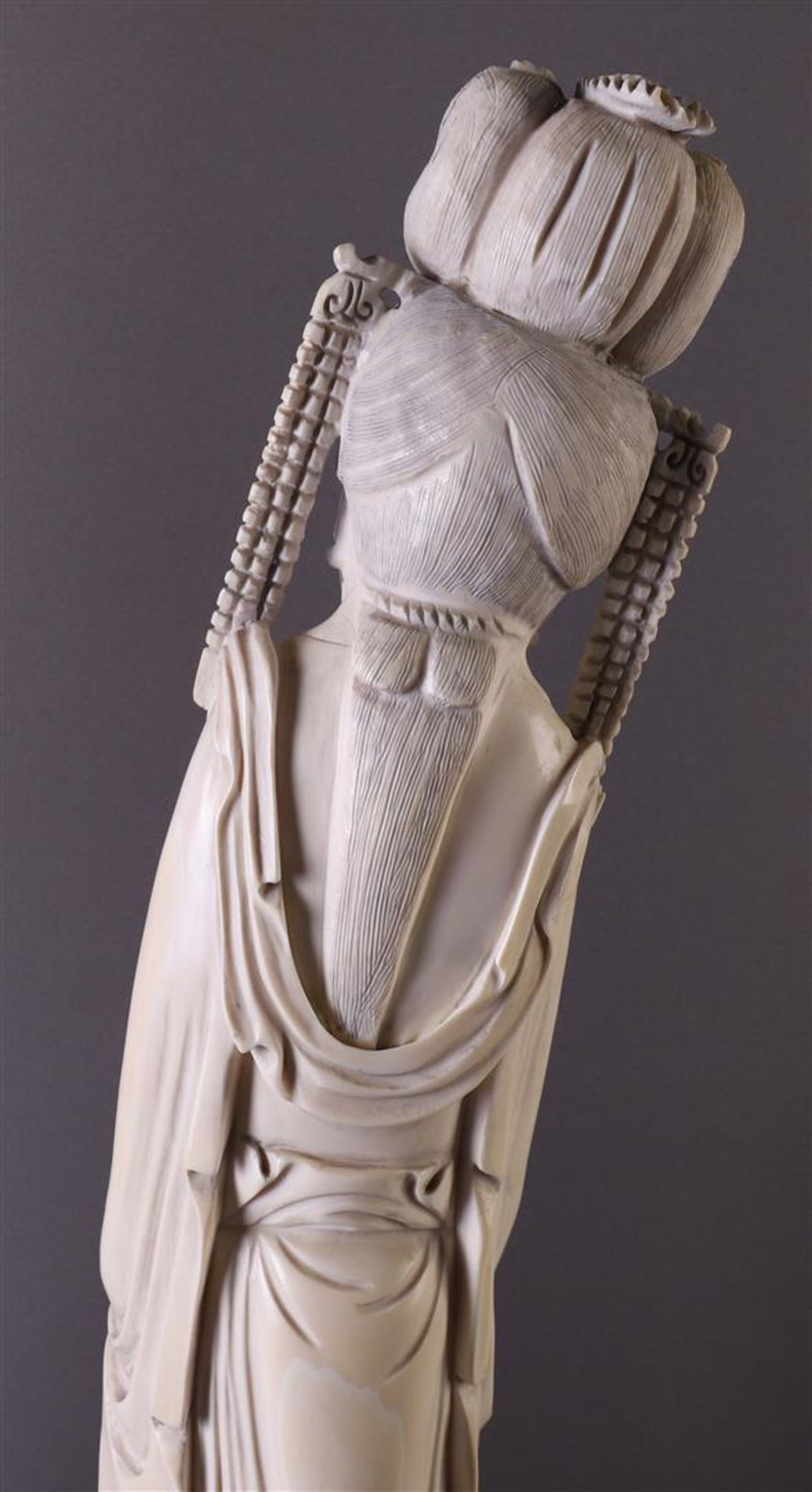 A carved ivory emperor and empress, China, Xuantong (1909-1911), h53 cm, 3227 grams, signed on the - Bild 12 aus 25