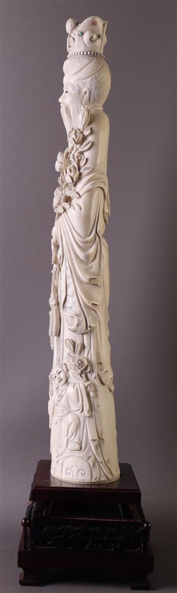 A carved ivory emperor and empress, China, Xuantong (1909-1911), h53 cm, 3227 grams, signed on the - Image 17 of 25