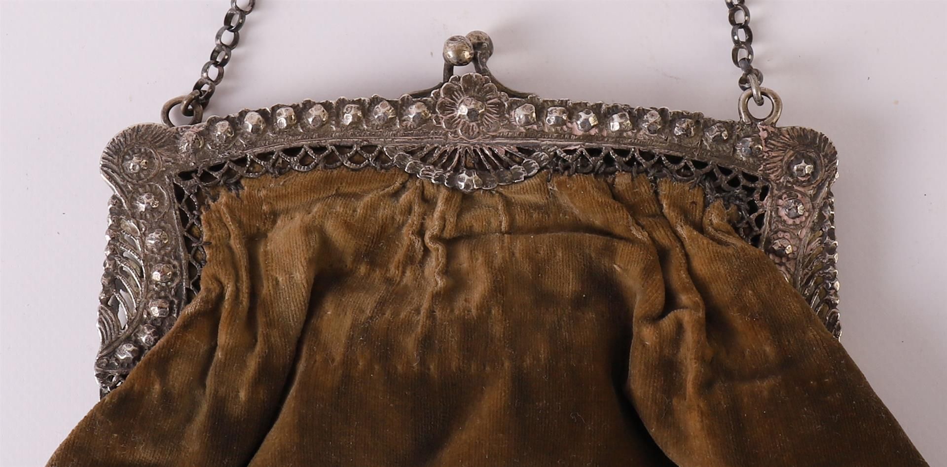 A second grade 835/1000 silver bag bracket on a fabric bag, 1st half 19th century. Here's another - Image 4 of 5