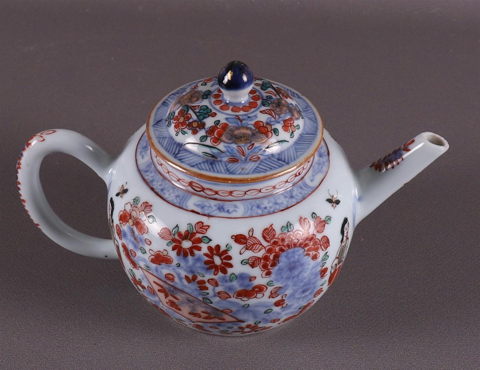 A spherical porcelain Amsterdam variegated teapot, China, 18th century. Polychrome decoration of a