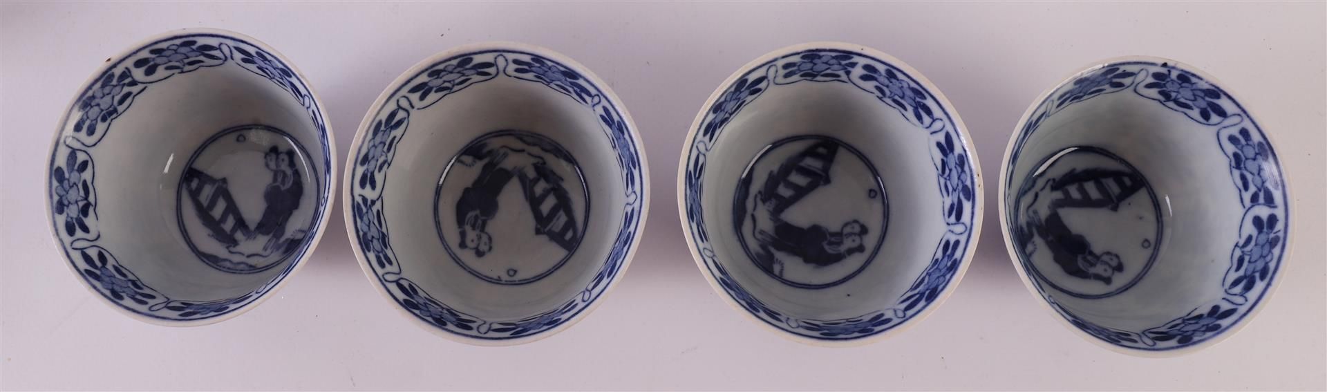 Twelve blue/white porcelain cups and saucers, China, late 19th century. Blue underglaze floral - Bild 10 aus 20