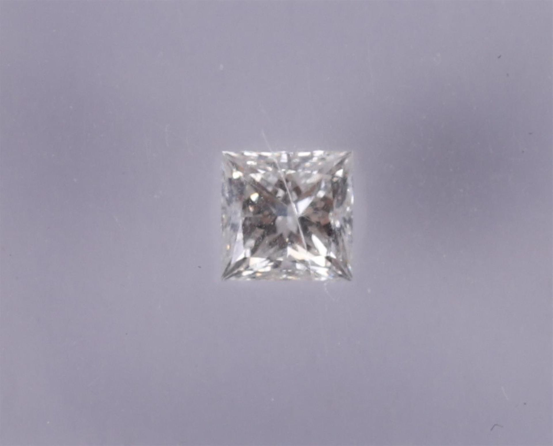 A princess cut diamond of 0.37 crt |G|-VS2. With HRD certificate. - Image 2 of 4