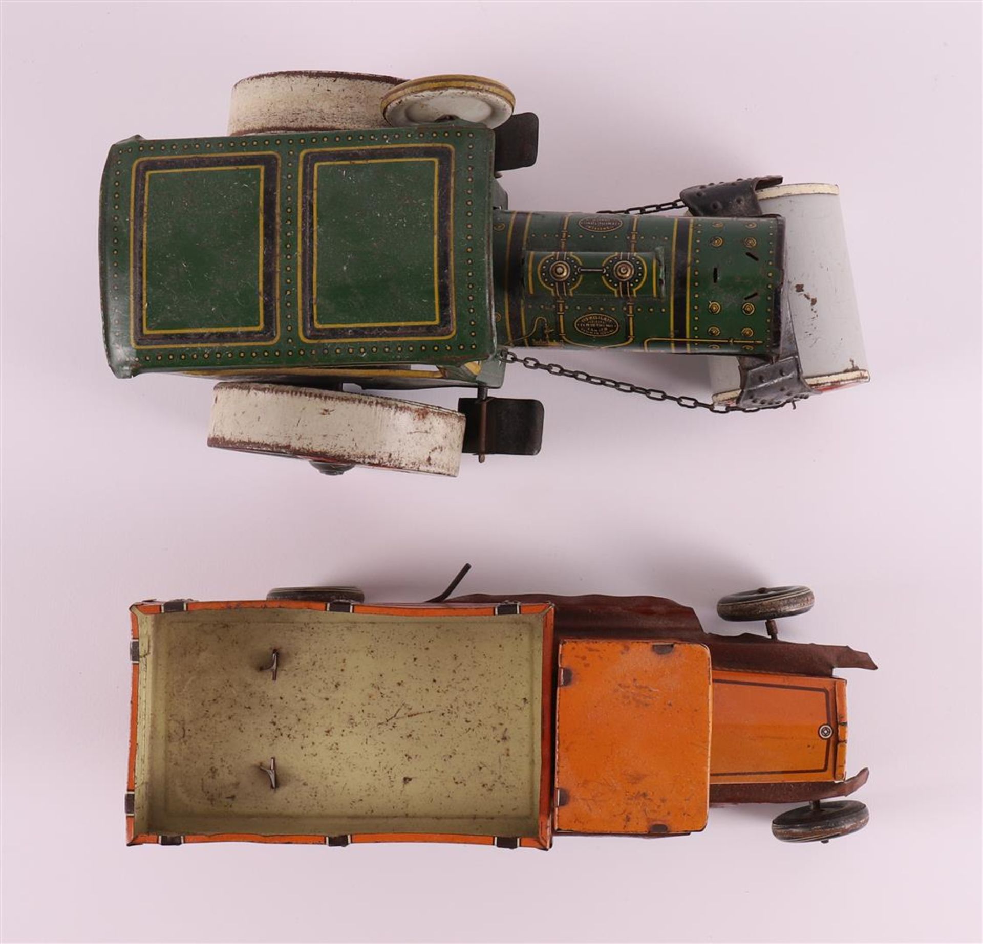 A tin steamroller, 1st half of the 20th century, h 13 x l 23 cm. Here's a truck, see you. 2x. - Image 6 of 7