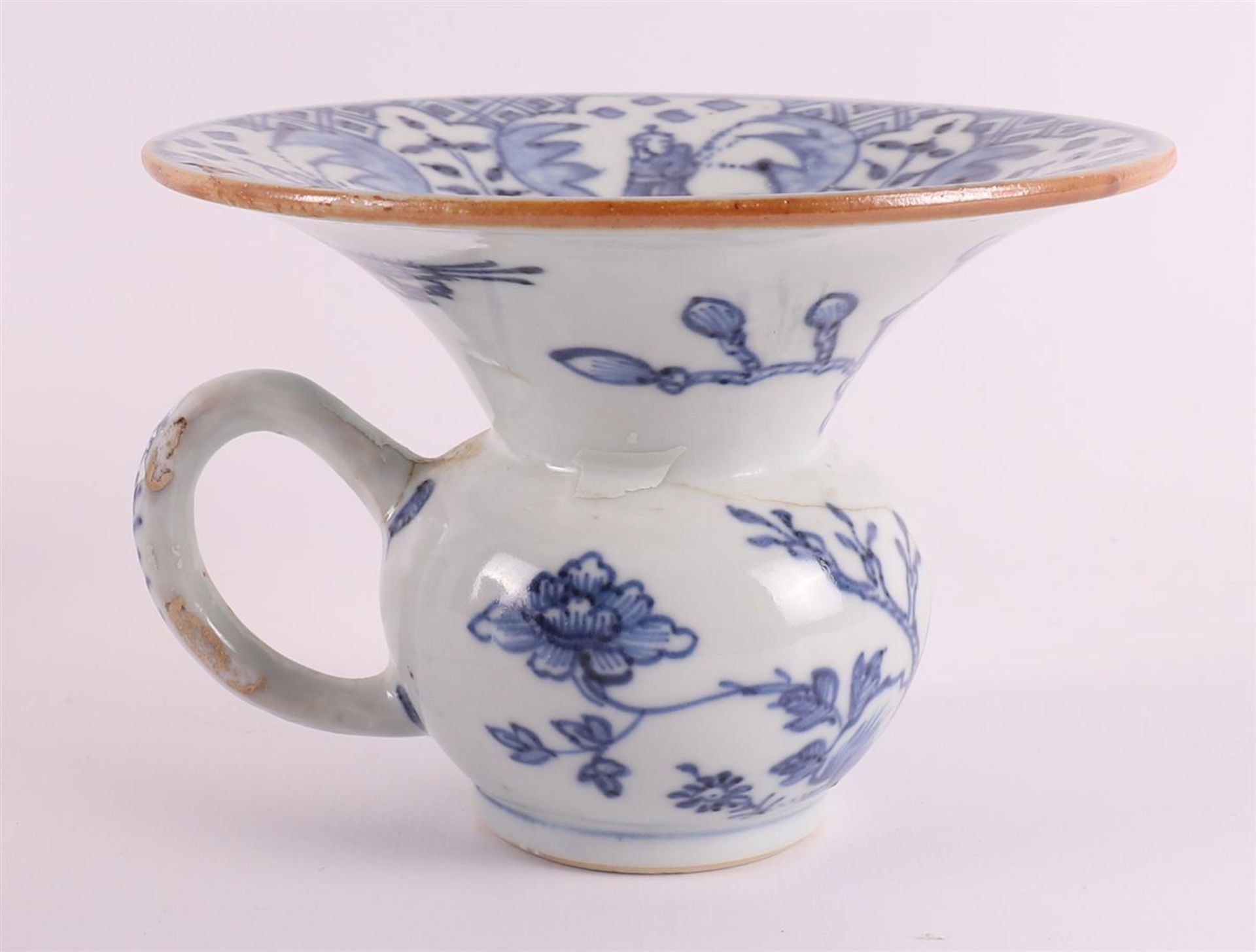 A blue/white porcelain spittoon, China, Qianlong 18th century, h 13 cm (restored). Here are two - Image 10 of 12