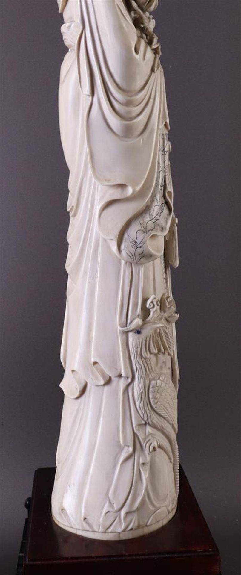 A carved ivory emperor and empress, China, Xuantong (1909-1911), h53 cm, 3227 grams, signed on the - Image 16 of 25