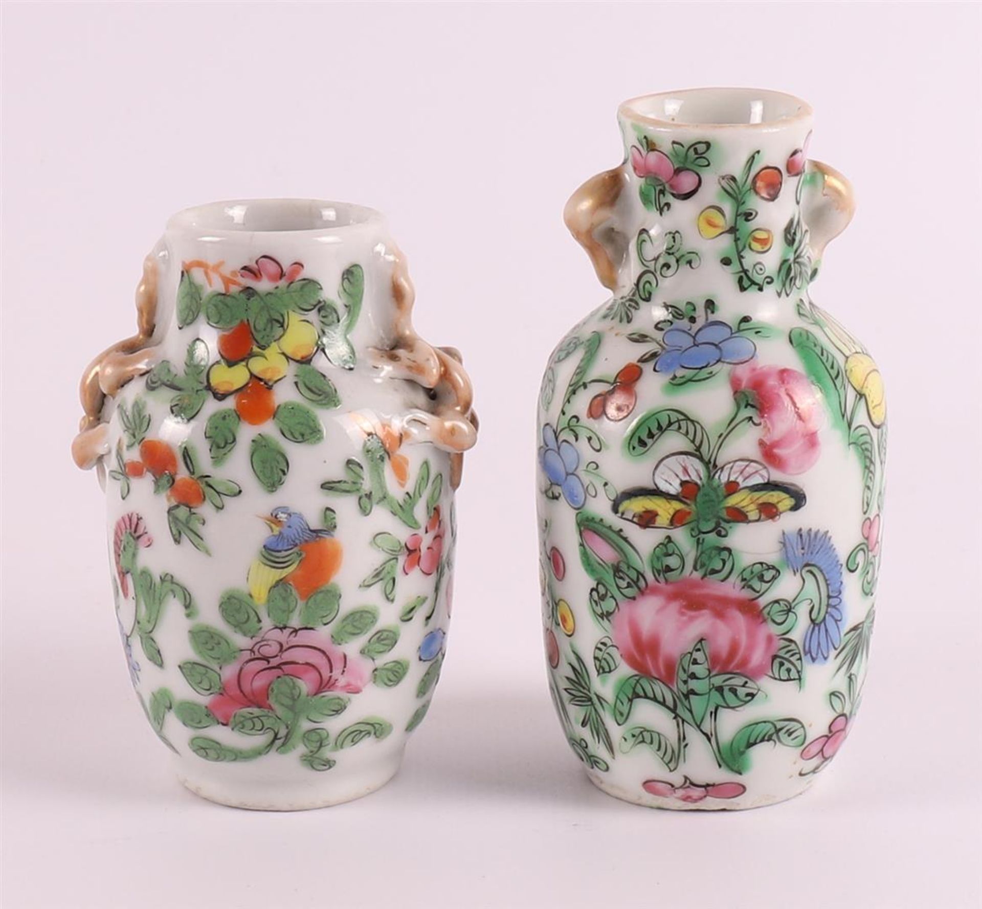 A lot of various Chinese porcelain, including Chinese Imari, China, 18th century, to. 7x. (Damages) - Image 7 of 13