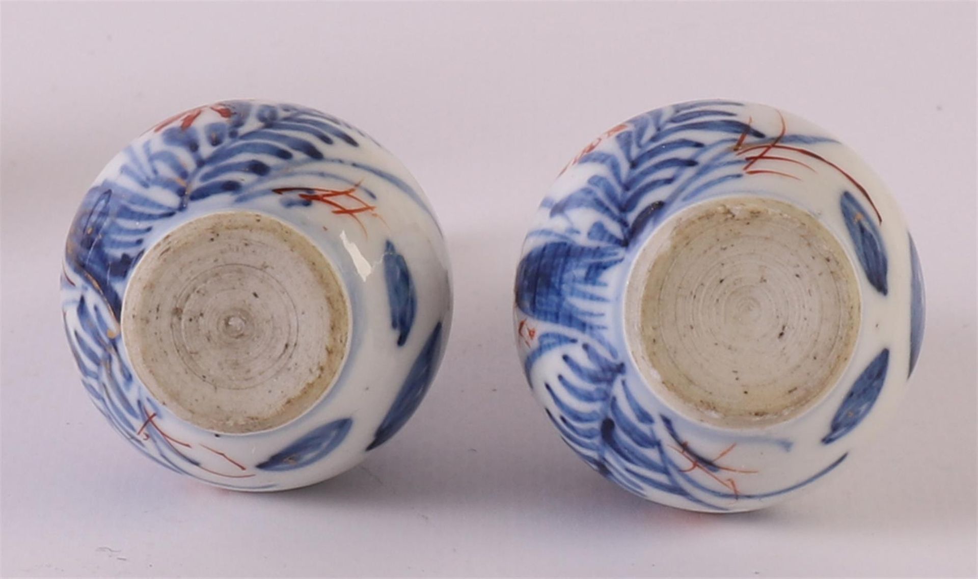 A lot of various etagère porcelain, including Imari and rouge de fer cups, China, including 18th - Bild 6 aus 14