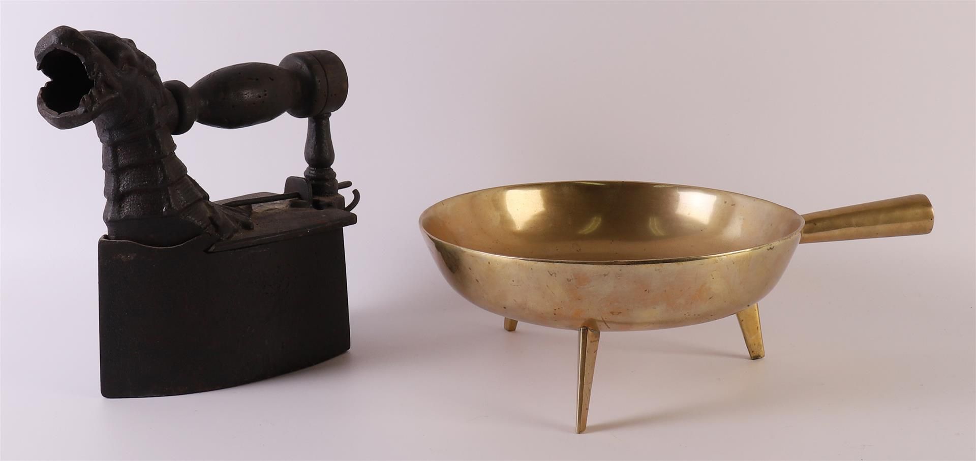 A bronze pan on tripod, 18th century, h 10 x Ø 24 cm (without stem). Here is a cast iron coal