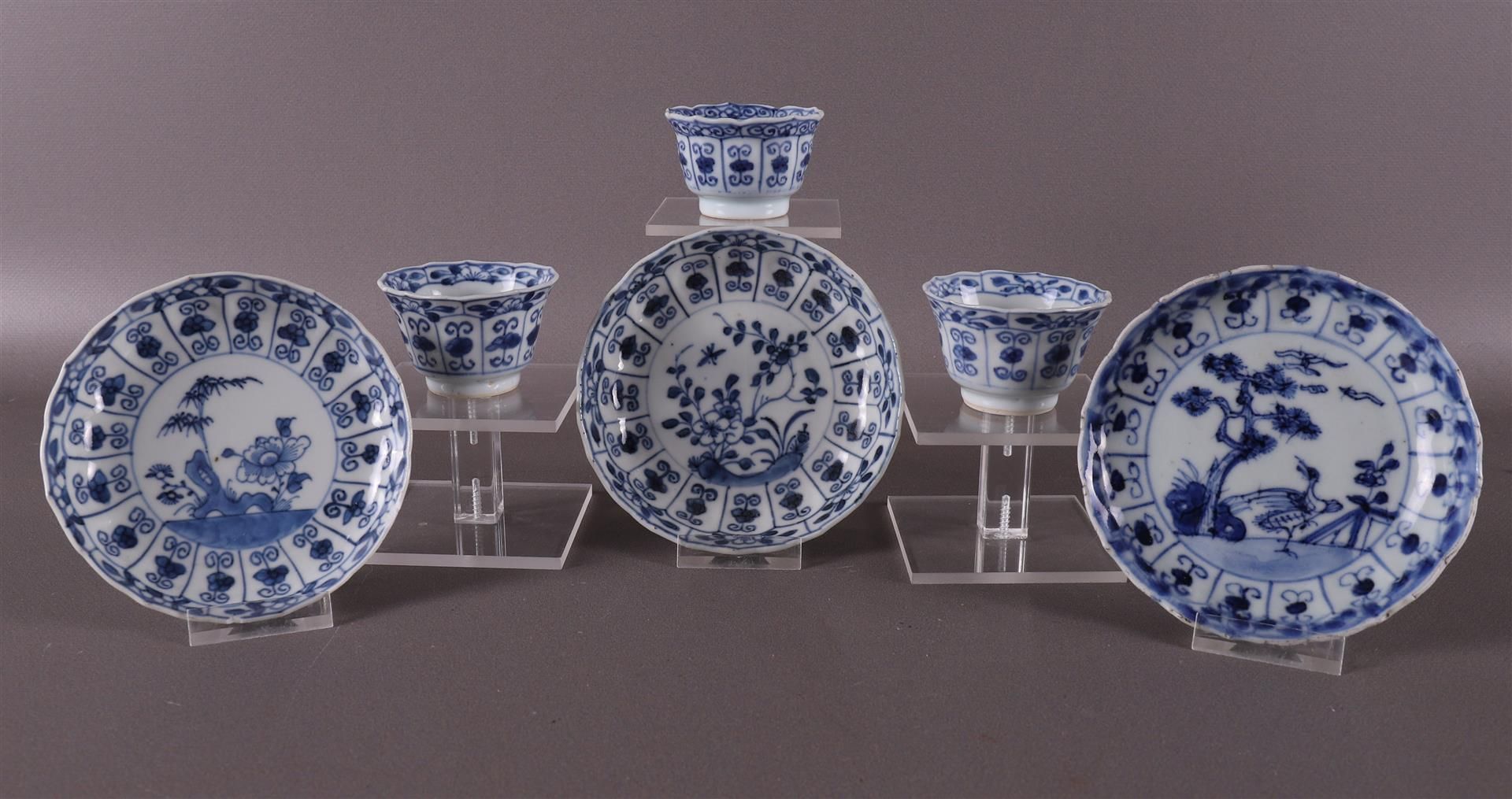 Three blue/white porcelain cups and saucers, China, Kangxi, around 1700. Blue underglaze