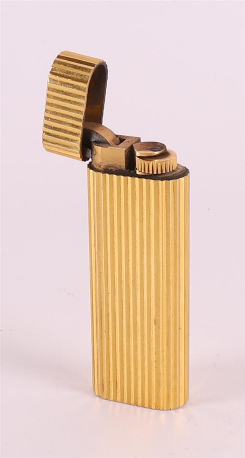 A gold-plated cigarette lighter, marked 'Cartier, Paris 'E 46828', height h 7 x w 2.5 cm. - Bild 3 aus 4