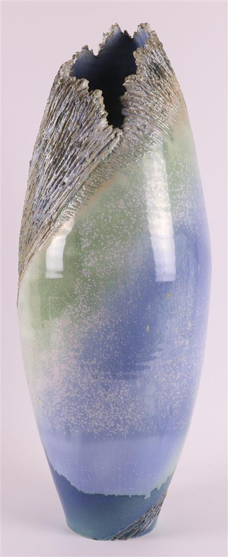 Verhoeven, Elysia (1953) A polychrome glazed vase, h 47 cm (prov: exhibition Noordelijke Kunsthof - Image 2 of 7