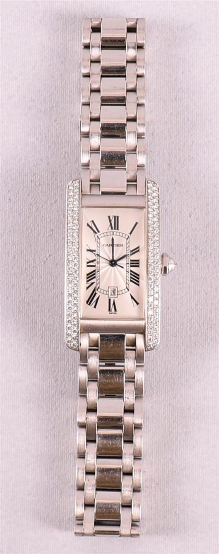 An 18 kt 750/1000 white gold Cartier Tank Américaine wristwatch, model number 1726, numbered - Bild 2 aus 6