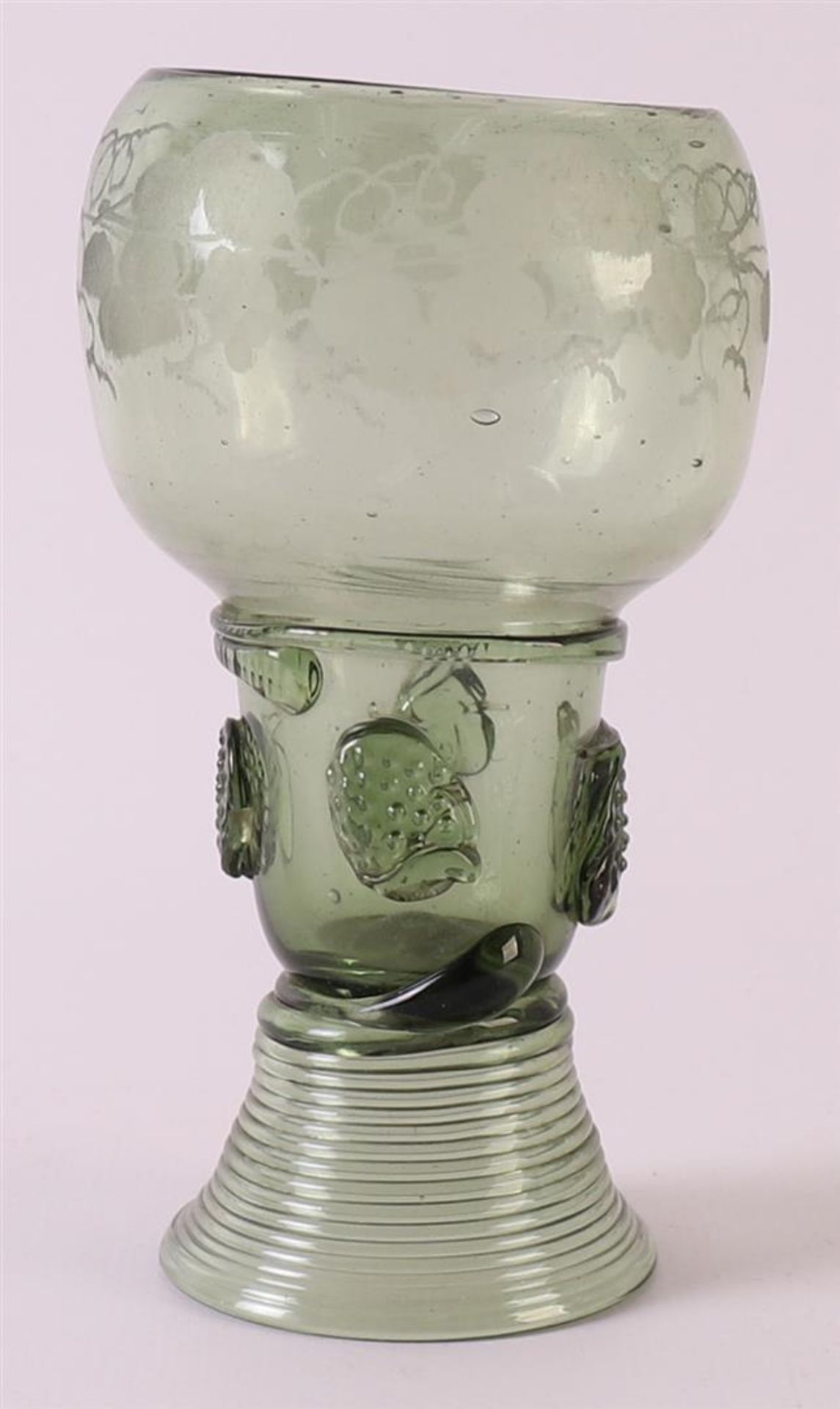 A green glass stemmer, Germany 18th century. Chalice-shaped cuppa, stem with burrs, resting on round - Image 3 of 7