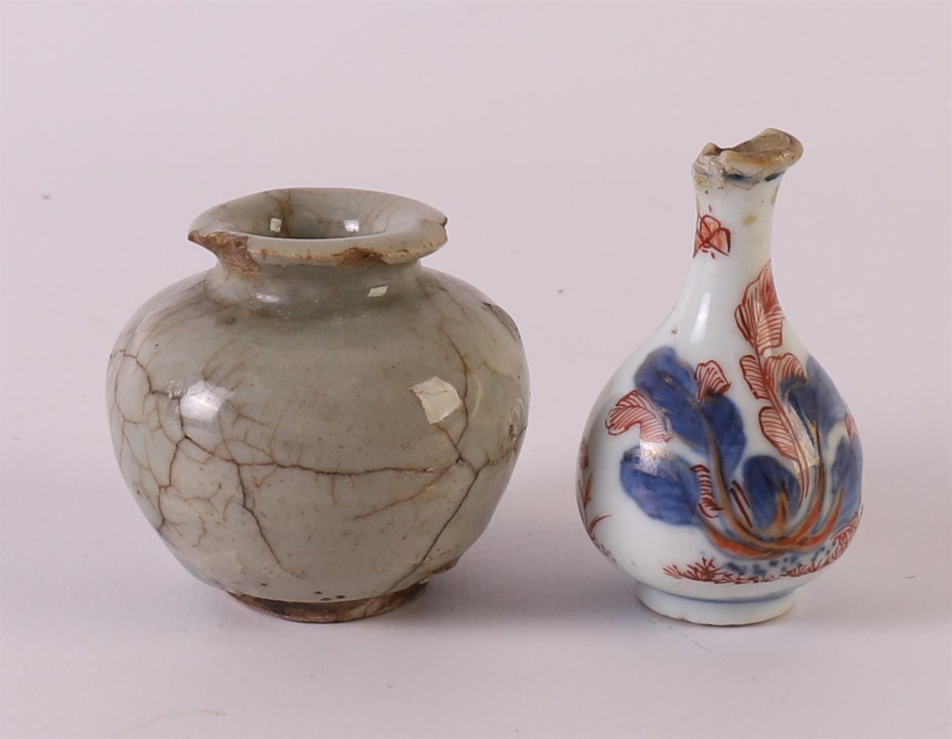 A lot of various etagère porcelain, including Imari and rouge de fer cups, China, including 18th - Bild 12 aus 14
