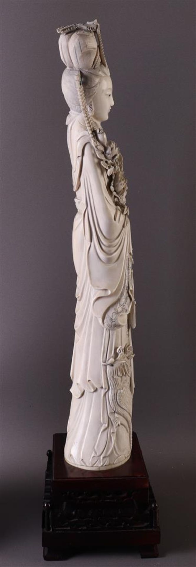 A carved ivory emperor and empress, China, Xuantong (1909-1911), h53 cm, 3227 grams, signed on the - Image 14 of 25