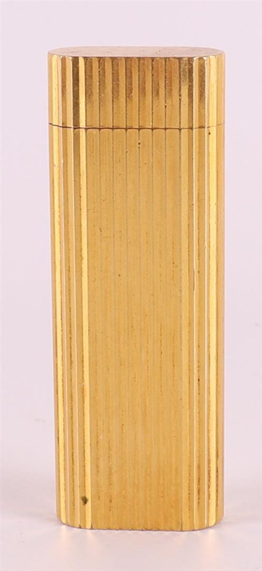 A gold-plated cigarette lighter, marked 'Cartier, Paris 'E 46828', height h 7 x w 2.5 cm.