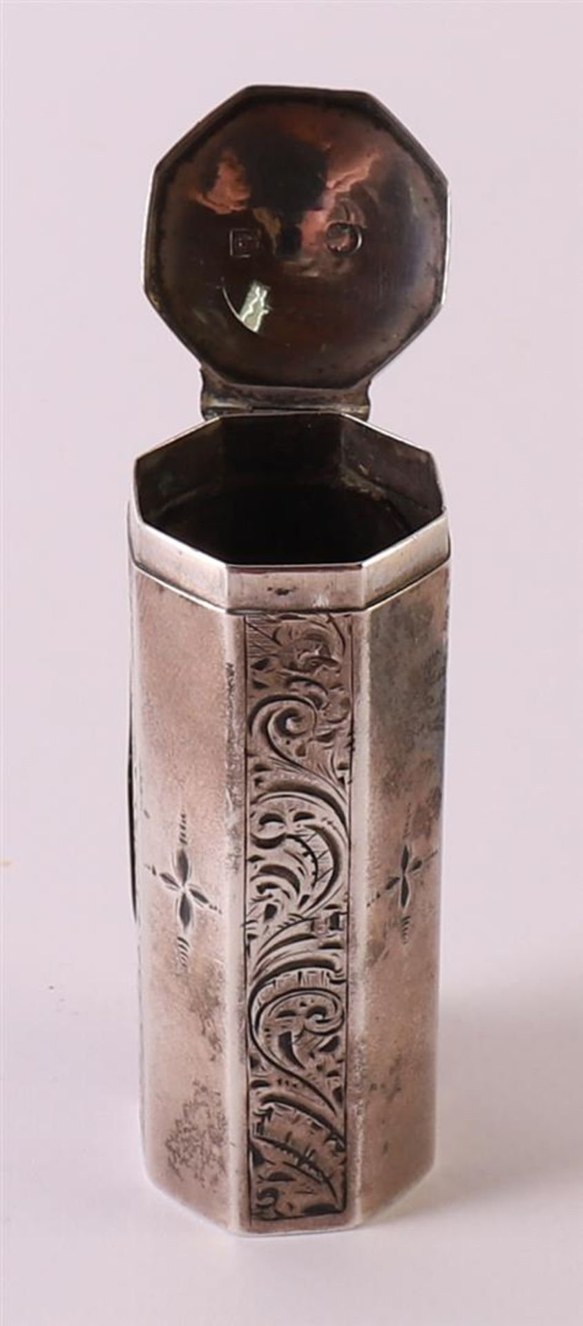 A second grade 835/1000 silver nutmeg grater, Holland 19th century. Master's mark: J.G. Koen (844- - Image 7 of 7