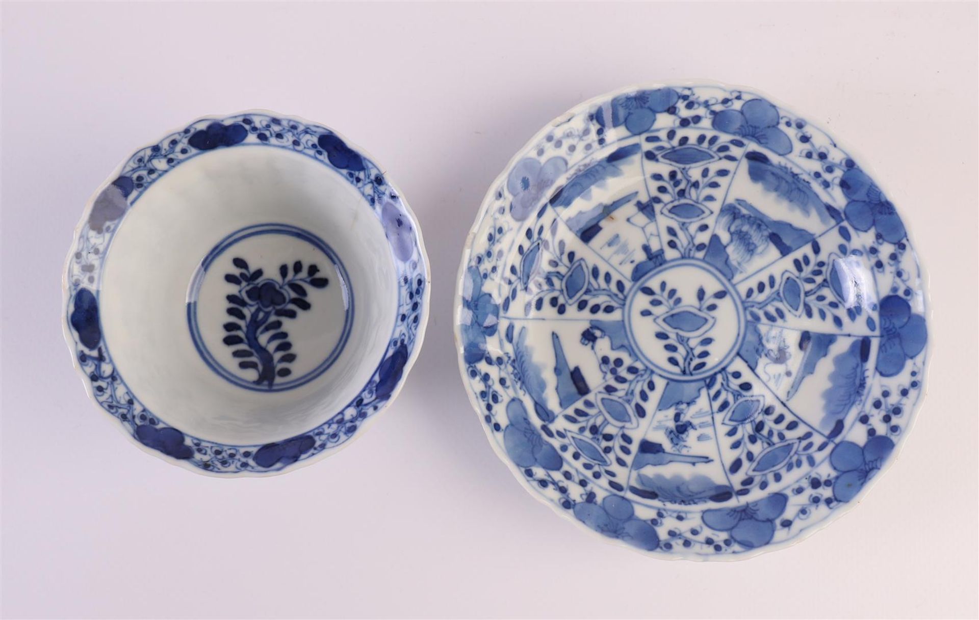 A lot of blue/white porcelain cups and saucers, China, Kangxi/Qianlong, 18th century, to. 13x. - Image 16 of 23