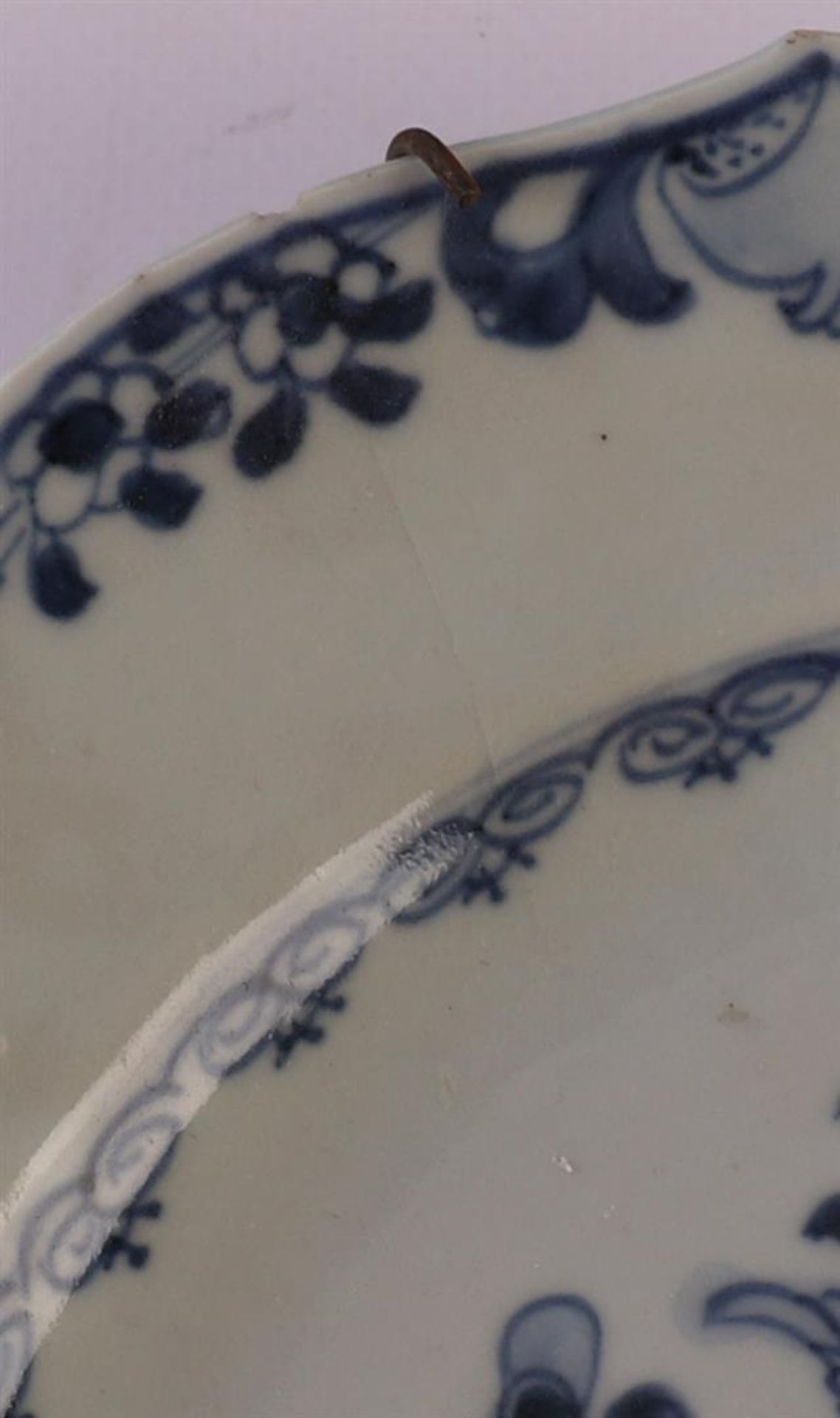 Four blue/white porcelain contoured plates, China, Qianlong (1736-1795). Blue underglaze floral - Image 4 of 12