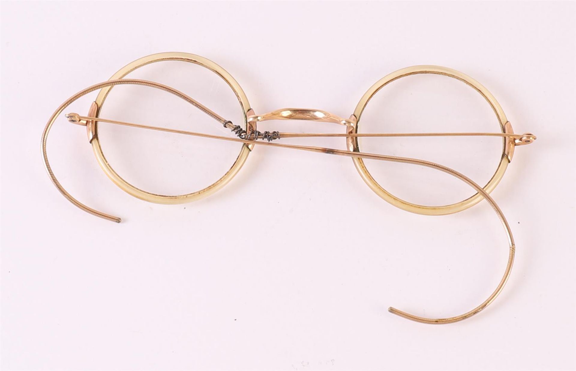 Glasses with 14 kt 585/1000 gold frame, 1st half of the 20th century. - Image 3 of 3