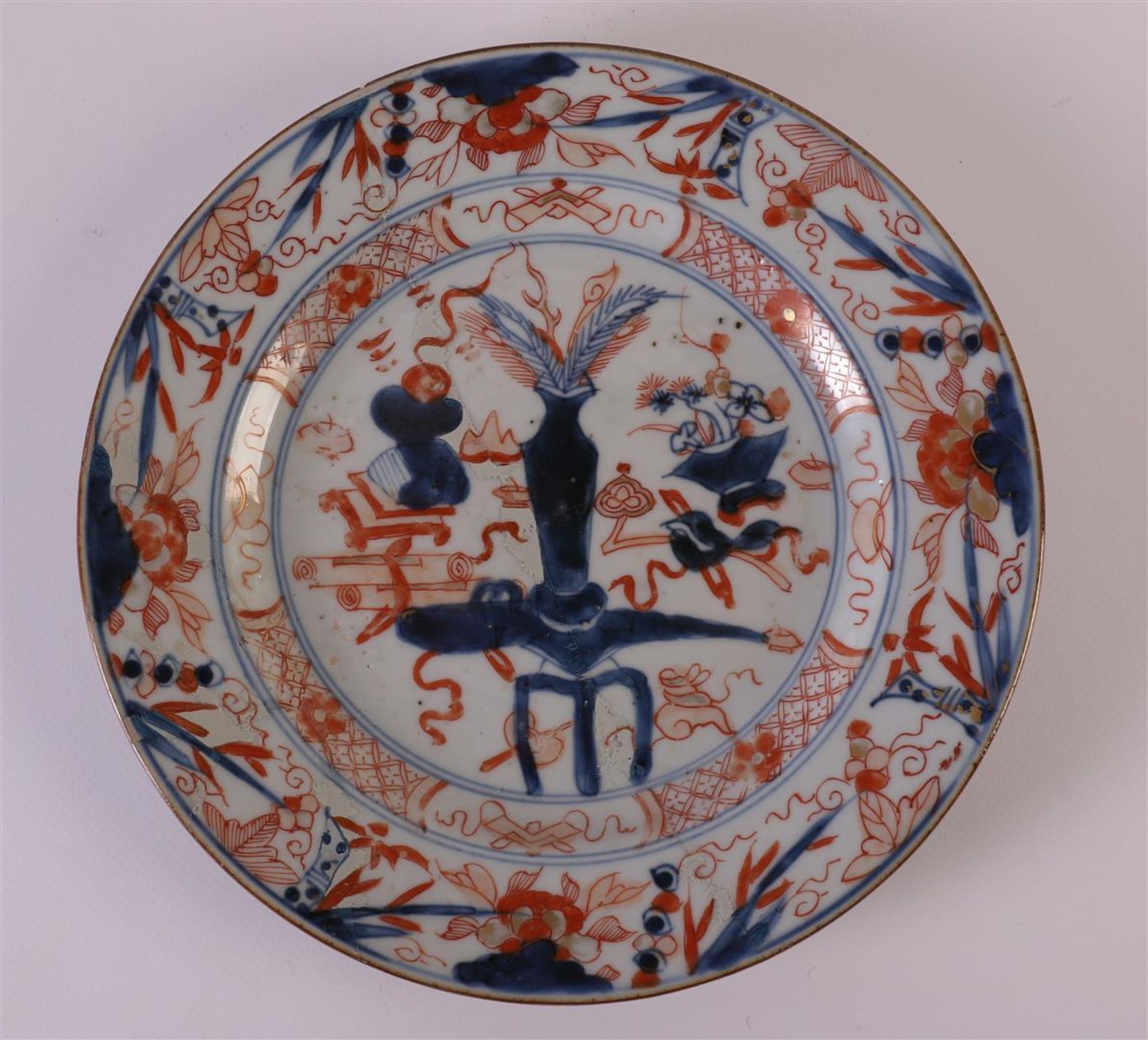 A series of four porcelain Chinese Imari plates, China, Kangxi, around 1700. Blue/red, partly gold - Bild 5 aus 17