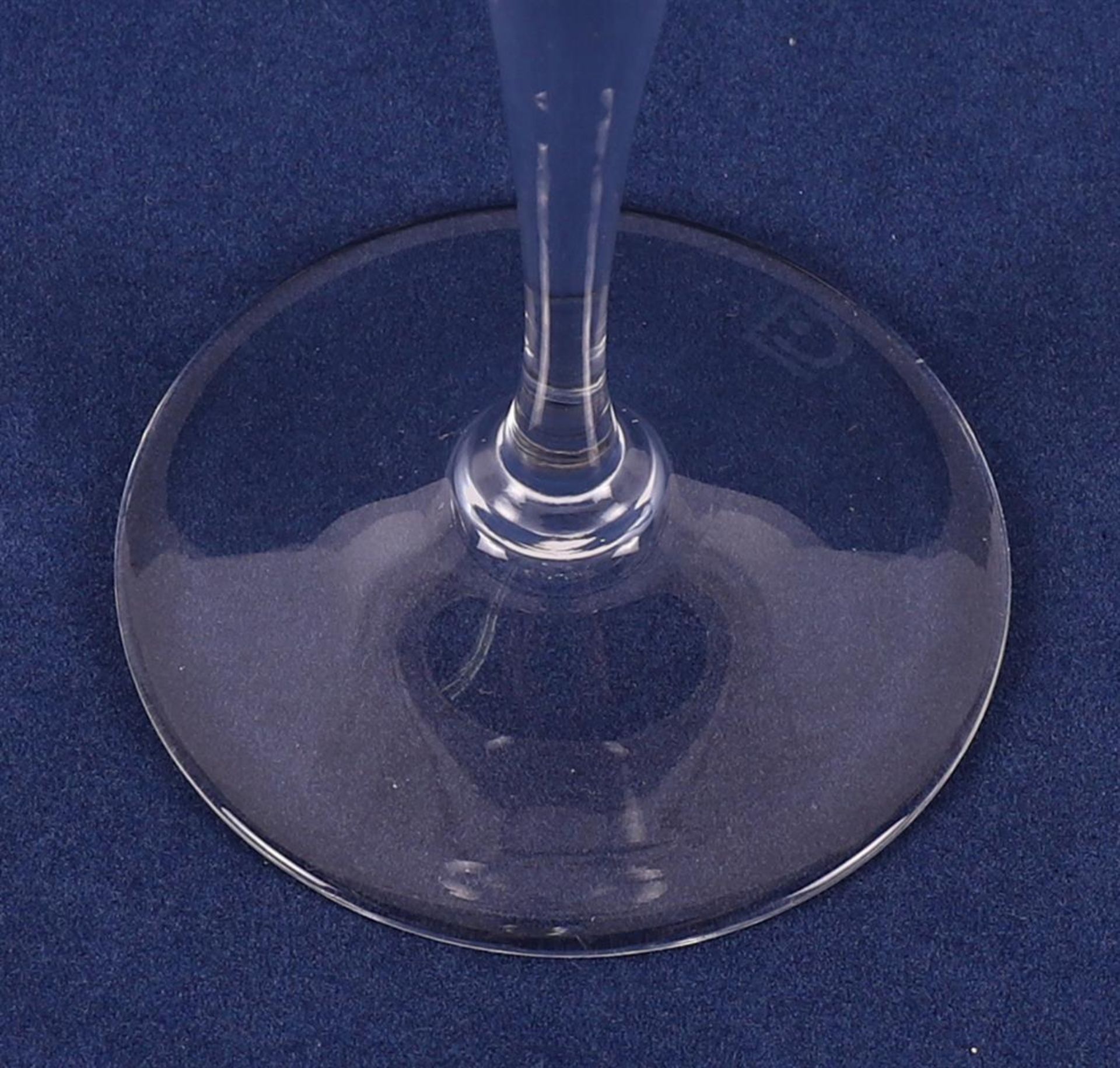Netherlands, Leerdam. A wine glass 'Romanda', 1924. design: A.D. Copier, marked with monogram ' - Image 3 of 5