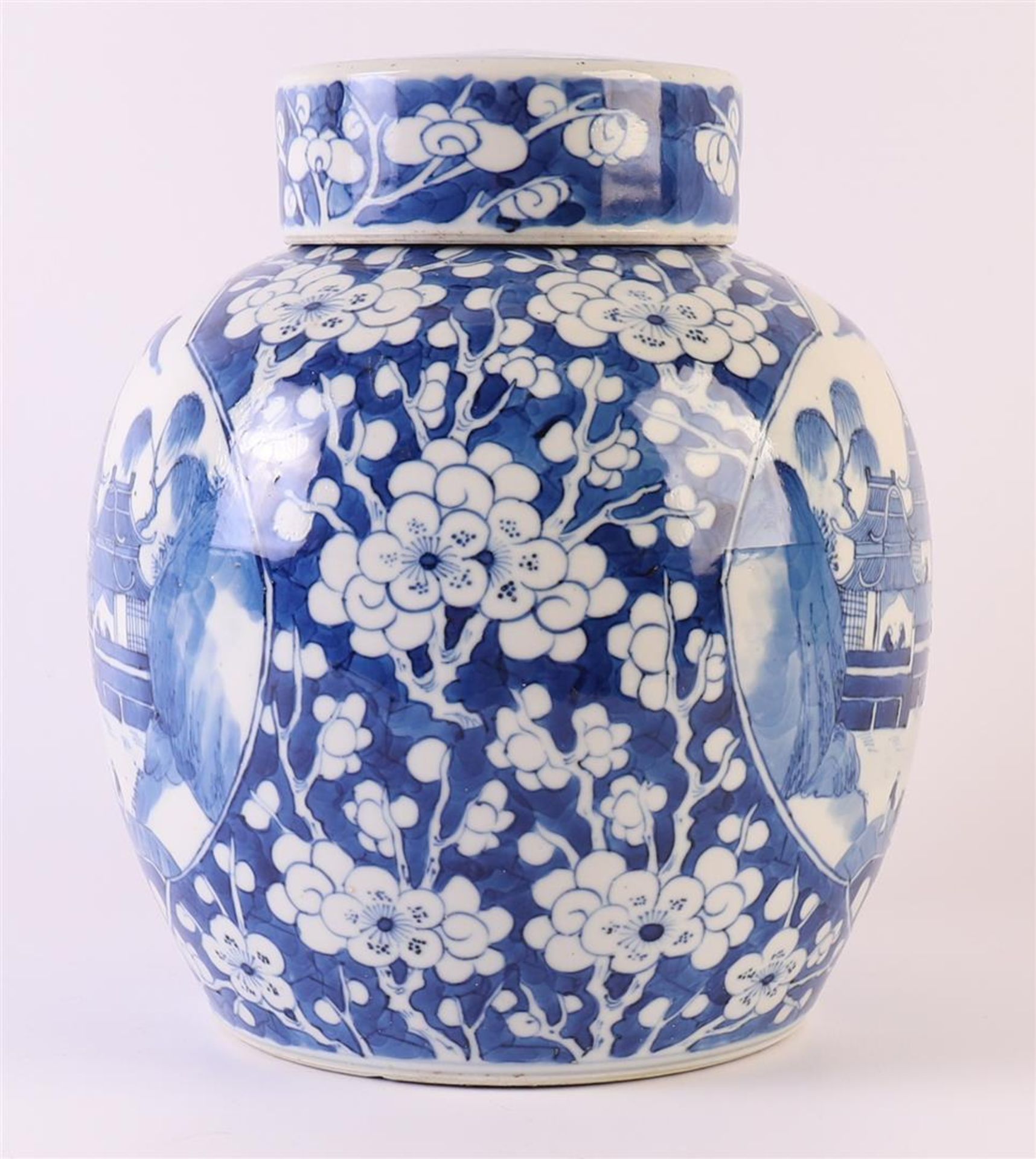 A blue/white porcelain ginger jar with lid, China, 19th century. Blue underglaze decor of a - Image 4 of 9