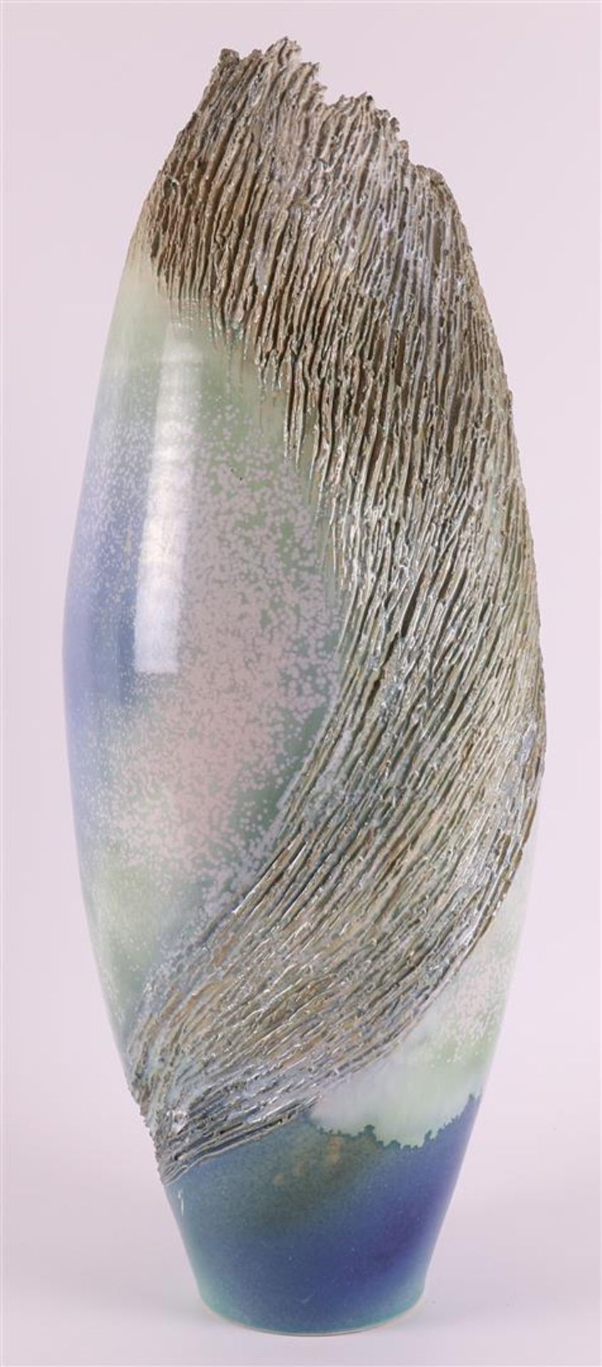 Verhoeven, Elysia (1953) A polychrome glazed vase, h 47 cm (prov: exhibition Noordelijke Kunsthof - Image 4 of 7