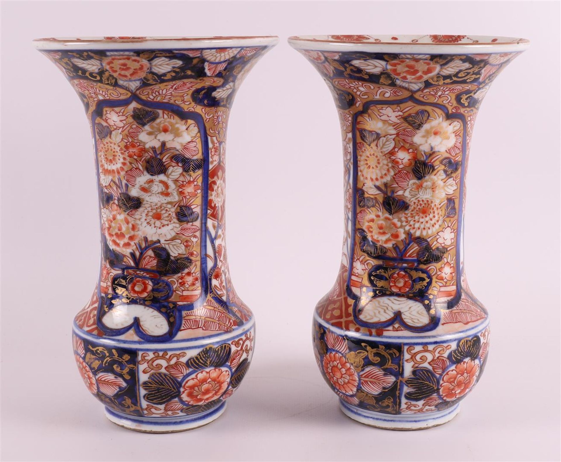 A five-piece porcelain Imari cabinet set, consisting of: three lidded vases and two vases with - Image 14 of 17