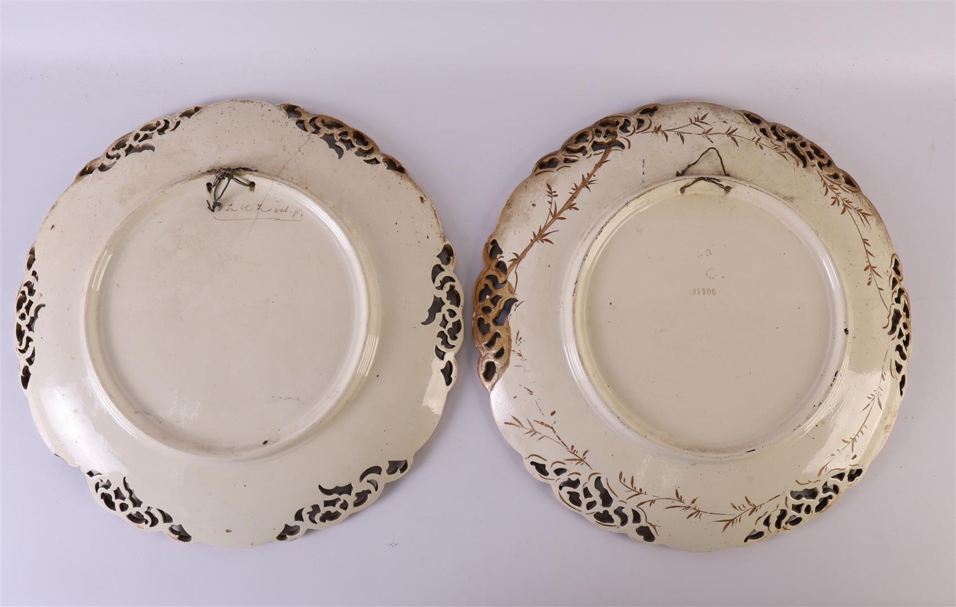 A pair of Art Nouveau earthenware dishes with partly ajourned edge, Bohemia, around 1900. Polychrome - Image 5 of 9