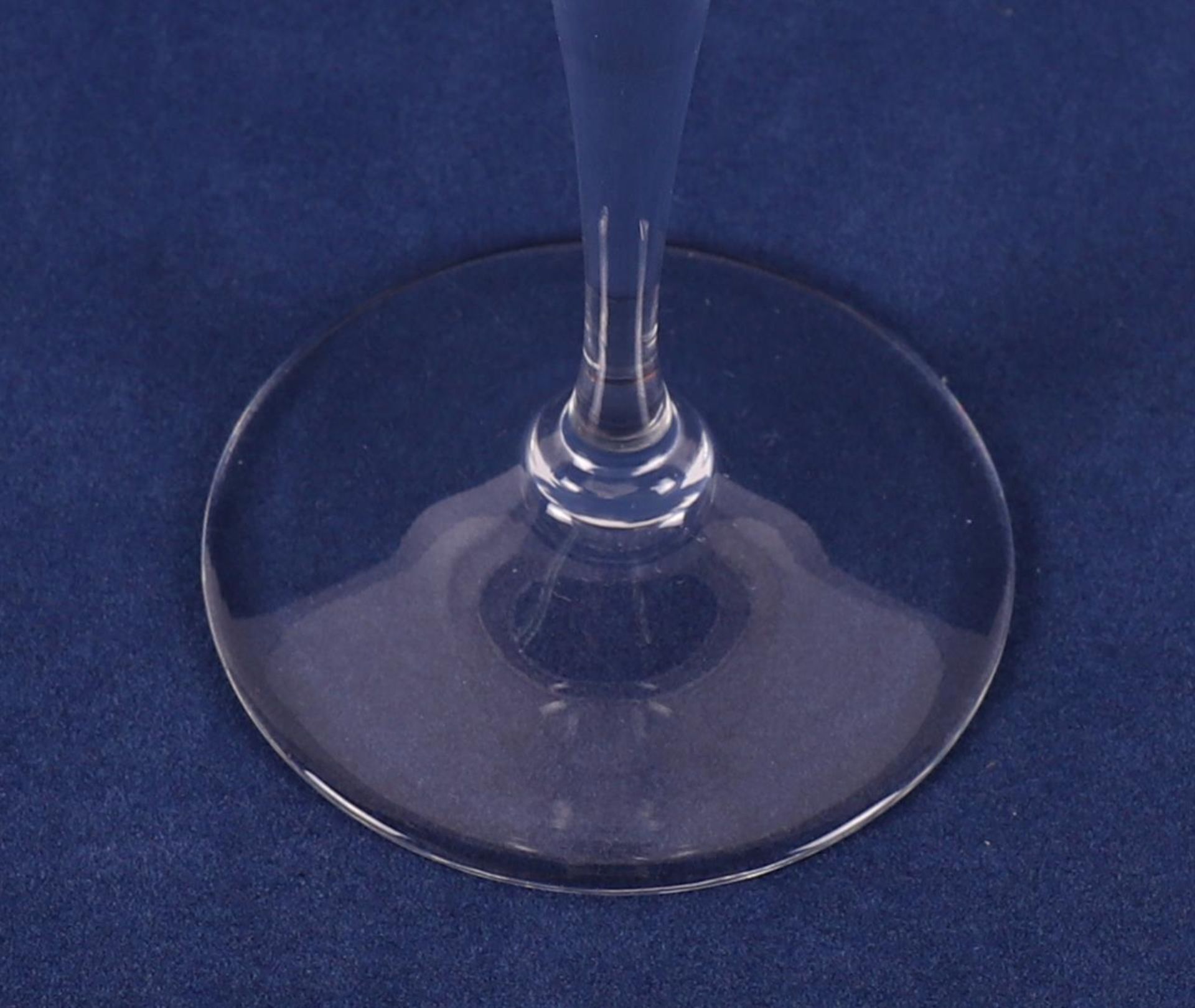 Netherlands, Leerdam. A wine glass 'Romanda', 1924. design: A.D. Copier, marked with monogram ' - Image 2 of 5